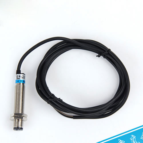 Бесконтактный переключатель типа Omron E3F1-DS5C4