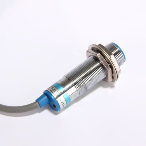 LJ18A3-4-Z-BX Бесконтактные переключатели