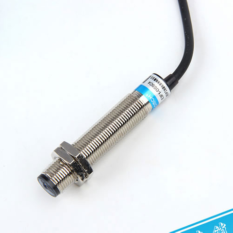 Бесконтактный переключатель типа Omron E3F1-DS5C4